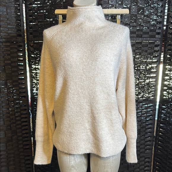 Thread & Supply Cozy Cream Turtleneck Sweater Size Small - Picture 1 of 1